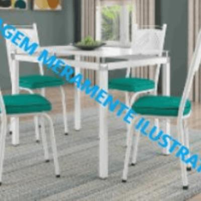 Mesa quadrada, com tampo de vidro