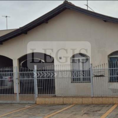 Imóvel residencial com A.T 275,00m²