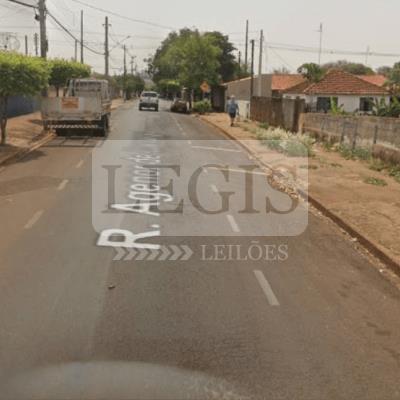 Imóvel residencial com A.T 242,00m²