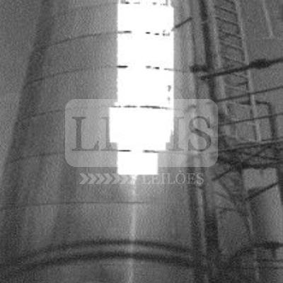 Tanque de 22.680 litros, c/ isolamento térmico externamente.