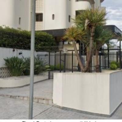 Apartamento c/ duas vagas de garagem