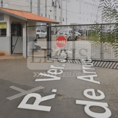 Apartamento com vaga de garagem