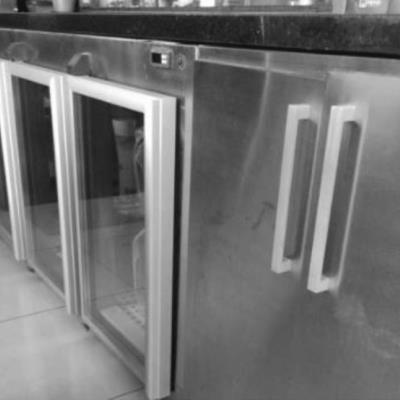 01 Freezer horizontal, inox, com 5 portas.