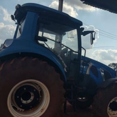 Trator agrícola LS Mtron Indústria de Máquinas