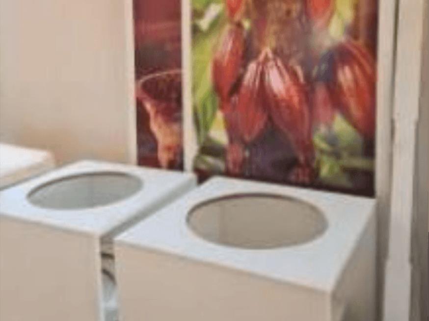 Foto ilustrativa 1 - Portas cascata de Chocolate, MDF, cor branco.