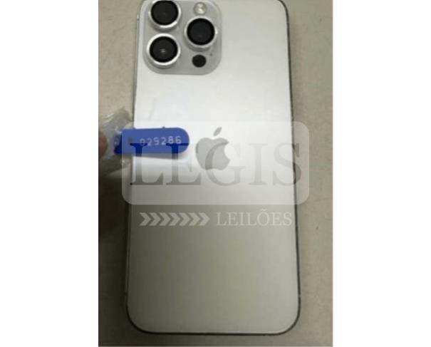 Foto de Celular Apple/iPhone 15 Pro Max, cor branco.