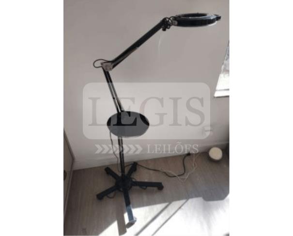 Foto de Lupa Estek, com iluminação em LED