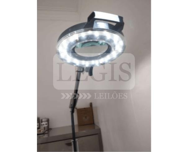 Foto de Lupa Estek, com iluminação em LED