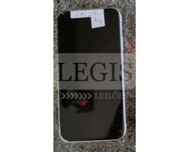 Foto de Celular Apple/iPhone 11, cor branco.
