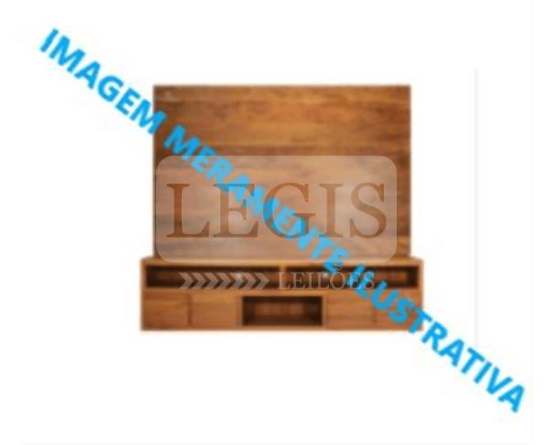 Foto de Rack em madeira com painel.
