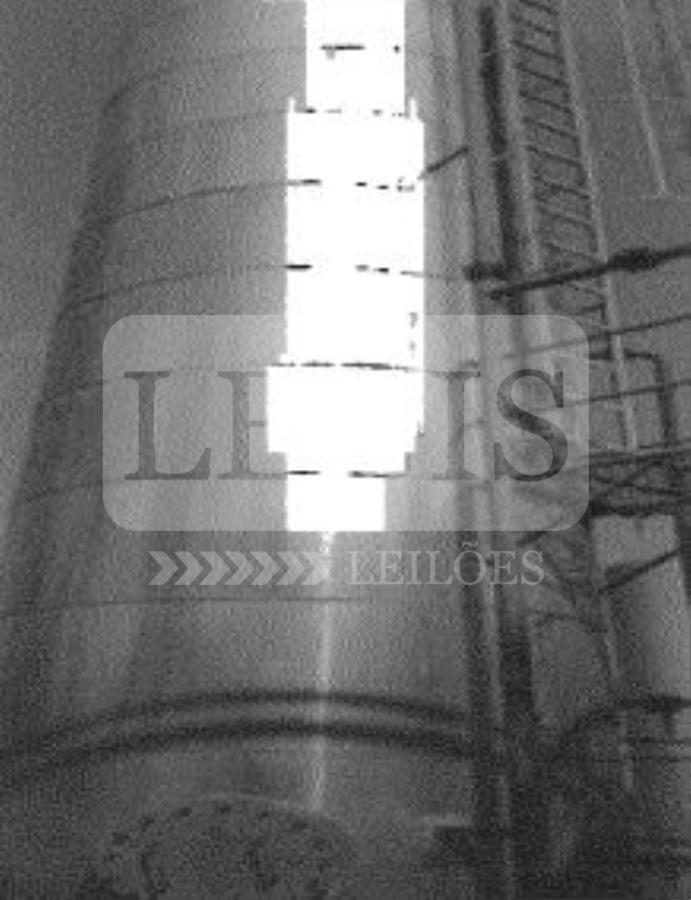 Tanque de 22.680 litros, c/ isolamento térmico externamente